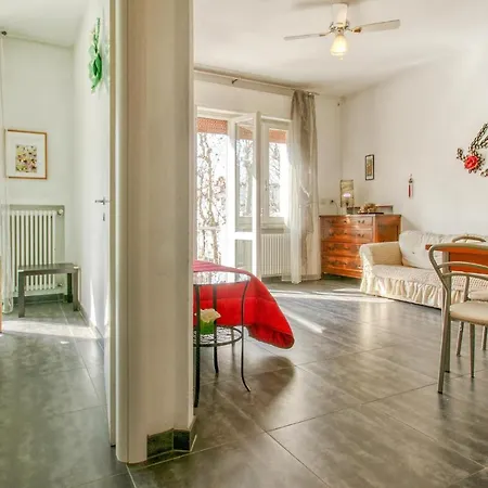 2 Bedroom Cozy In Igea Marina